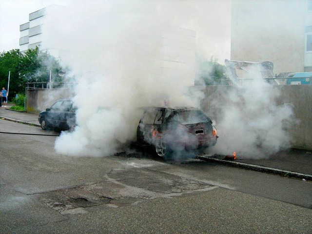 Der brennende VW Golf.  | Foto: Polizei