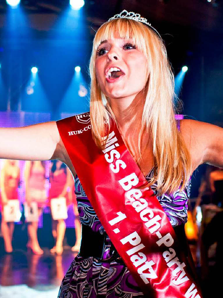 Heie Miss-Kandidatinnen, frhlich feiernde Gste und ein singender Superstar: Die Beach-Party in Freiamt