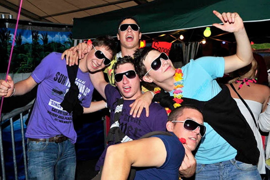 Partygänger, die etwas auf sich halten, tragen Brille. (Foto: Dieter Erggelet) Partygänger, die etwas auf sich halten, tragen Brille. (Foto: Dieter Erggelet)