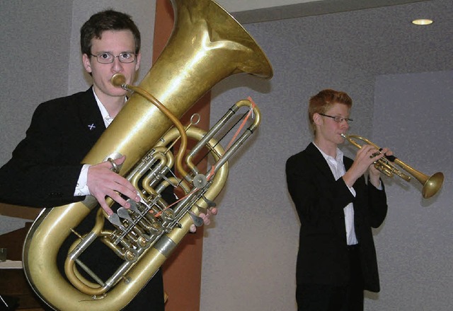 Die jungen Kanderner Musiker Stefan K...rten ihr Publikum in der Stadtkirche.   | Foto: Frey