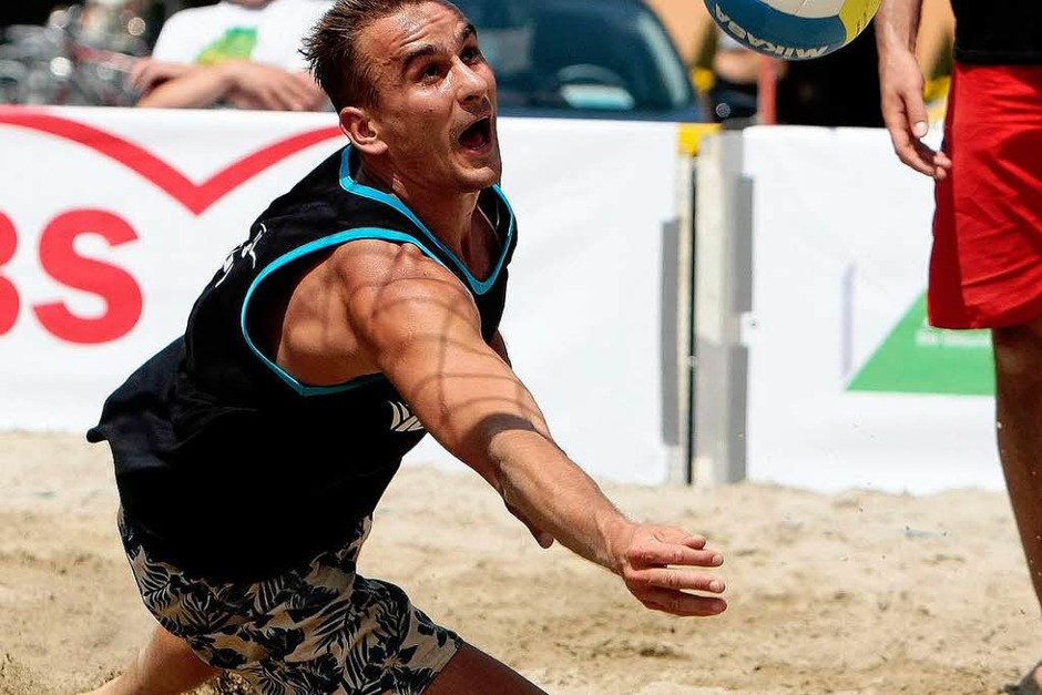 Impressionen vom Beach-Volleyball-Ereignis in Offenburg. (Foto: Faruk Ünver 2009) Impressionen vom Beach-Volleyball-Ereignis in Offenburg. (Foto: Faruk Ünver 2009)