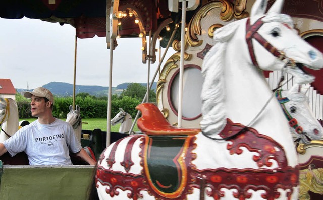 Behinderte und nicht behinderte Mensch... Rollstuhlfahrer geeigneten Karussell.  | Foto: Danielle Hirschberger