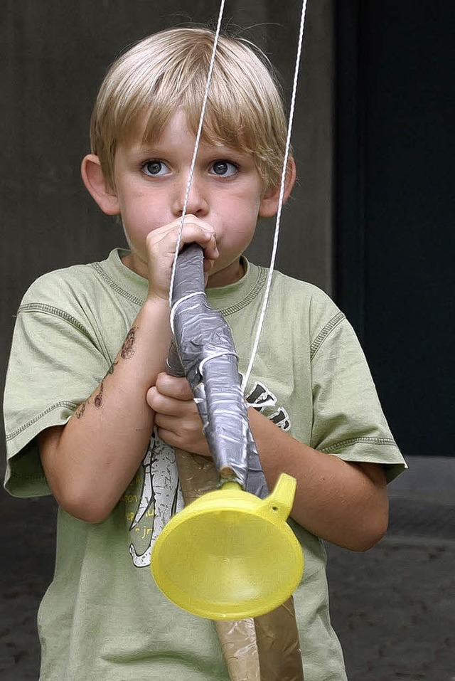 Groes Programm fr die Kleinen: Beim ... auch improvisierte Musikinstrumente.   | Foto: Jannik Schall