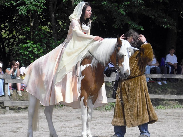 Die Prinzessin Diodora auf ihrem  Einhorn Jannicus   | Foto: robert ullmann