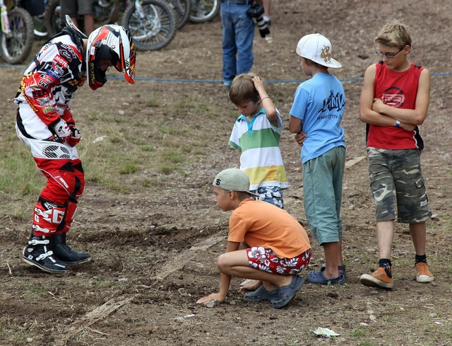 Die jungen Motocross-Fans schauten ges... wie es ihre groen Vorbilder machen.   | Foto: Christian Kramberg