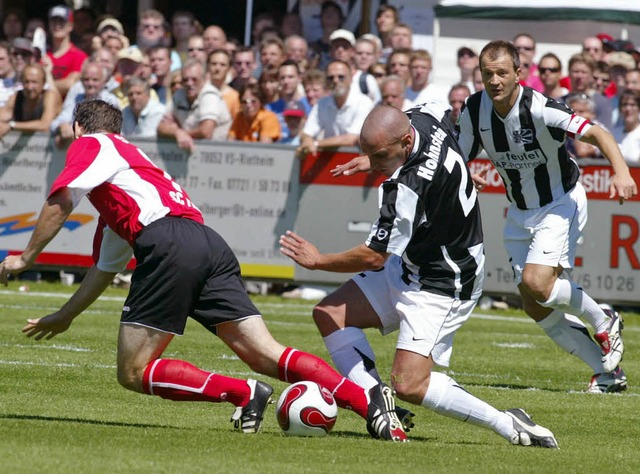 Am 5. August 2007 standen sich der FC ...hmen kommen dem klammen FC 08 zugute.   | Foto: Dieter ReinHardt