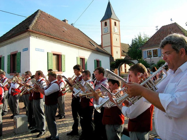 Die Musik aus Sasbach und die Winzerkapelle aus Jechtingen als ein Orchester  | Foto: Michael Haberer
