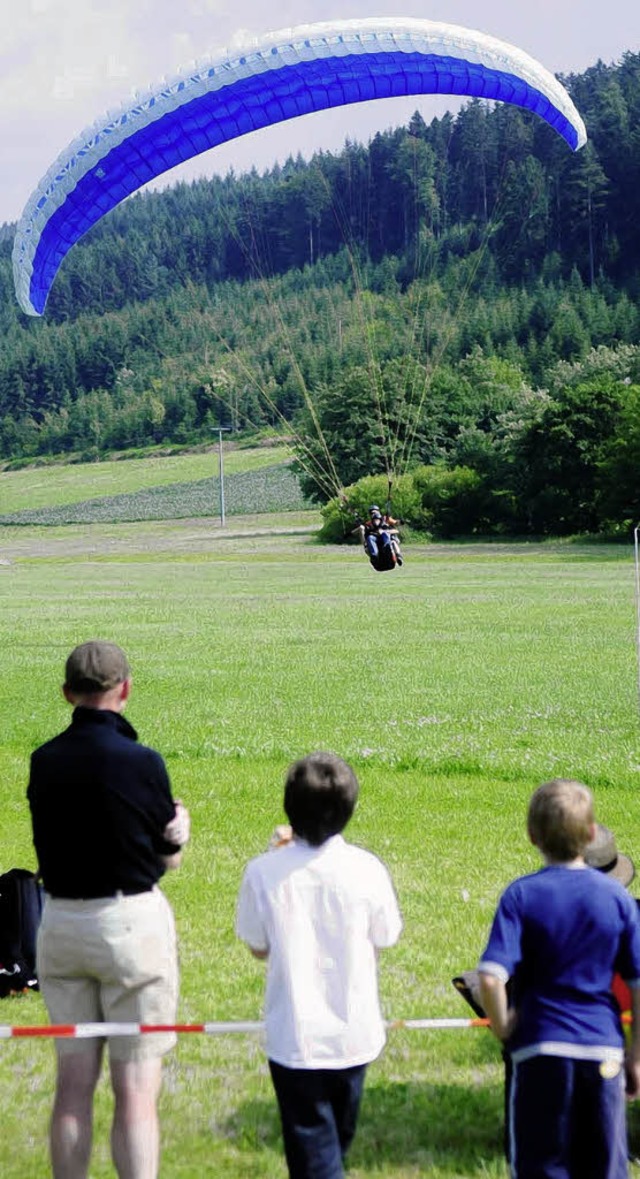 Die Ortenauer Drachenflieger  boten kurze Rundflge an.   | Foto: Knstle