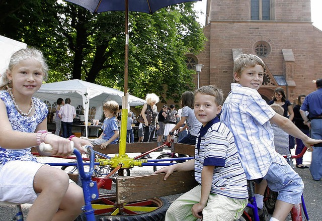 Kinder nutzten gerne die Gelegenheit, ... auf dem Fahrrad-Karussell zu drehen.   | Foto: Heidi Fssel