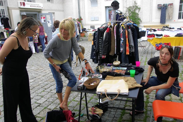 Von  Damen fr Damen: Modische Schnpp...lich auch fr Gesprchsstoff gesorgt.   | Foto: Sedlak