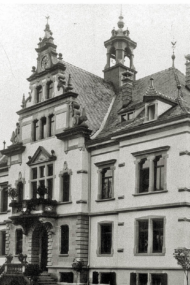Das Schnauer Rathaus bei der Einweihung 1897.   | Foto: Stadtarchiv