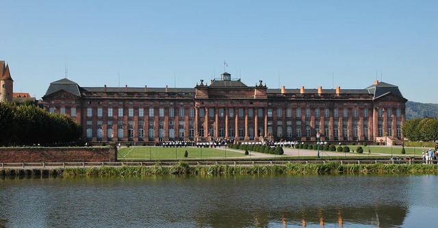 Pomps, nicht grazis: die Fassade von... Saverne (Zabern) am Rhein-Marne-Kanal  | Foto: wikipedia