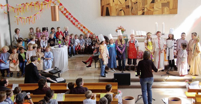 Lebendige Kirche: Mit dem Singspiel &#...e Gemeindefest in Neustadt begonnen.    | Foto: Sebastian Barthmes