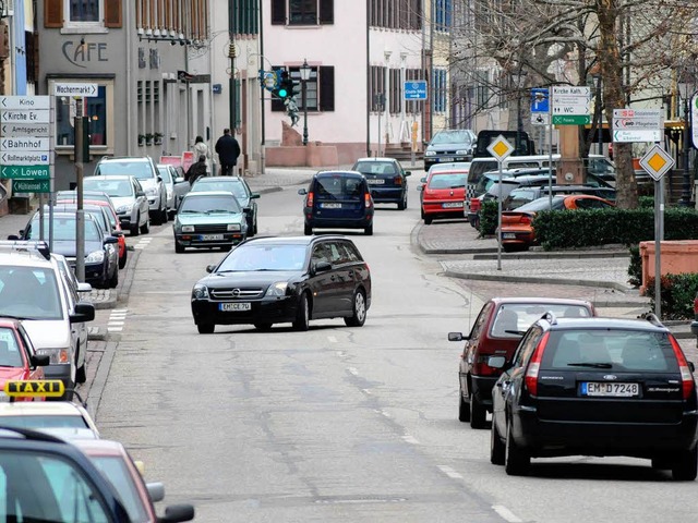Der Arbeitskreis Stadtentwicklung  for...rkehr in der Hauptstrae zu beruhigen.  | Foto: Siegfried Gollrad