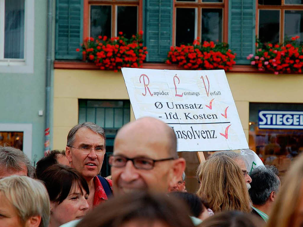 rzte-Demo in Freiburg – dem widrigen Wetter zum Trotz.