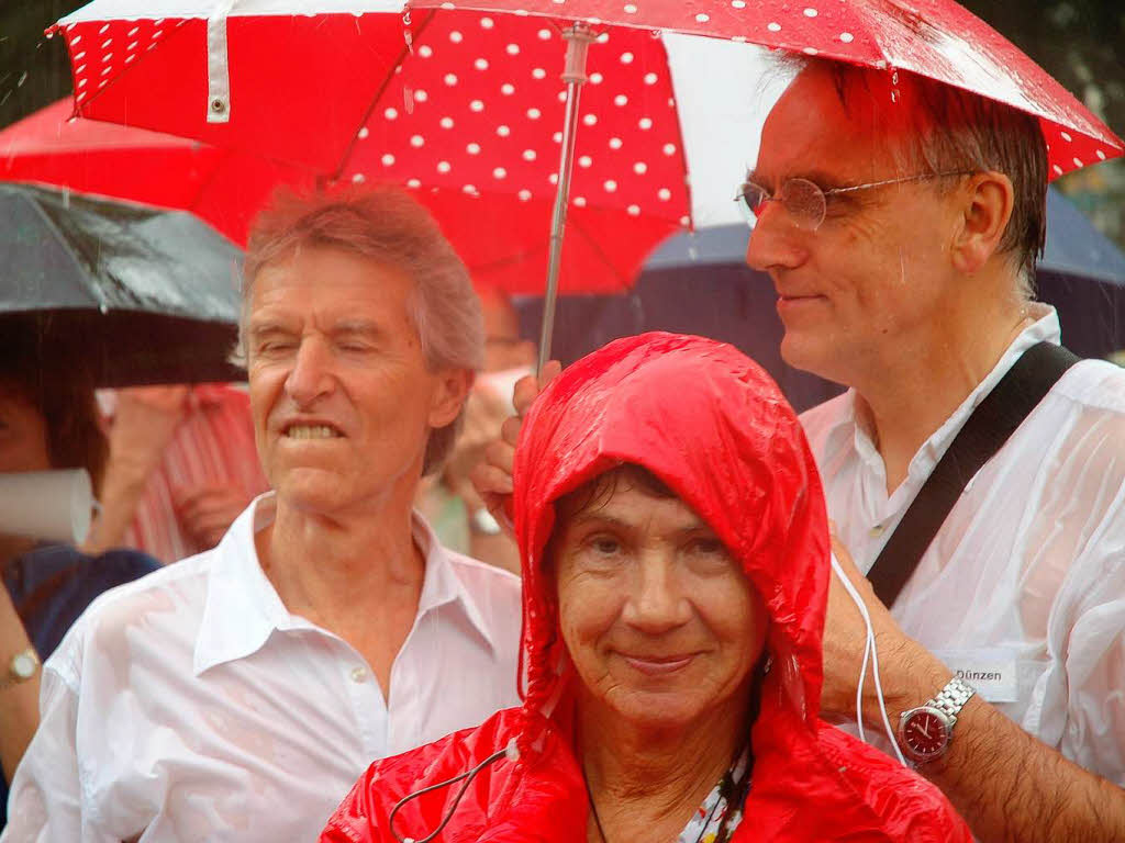 rzte-Demo in Freiburg – dem widrigen Wetter zum Trotz.