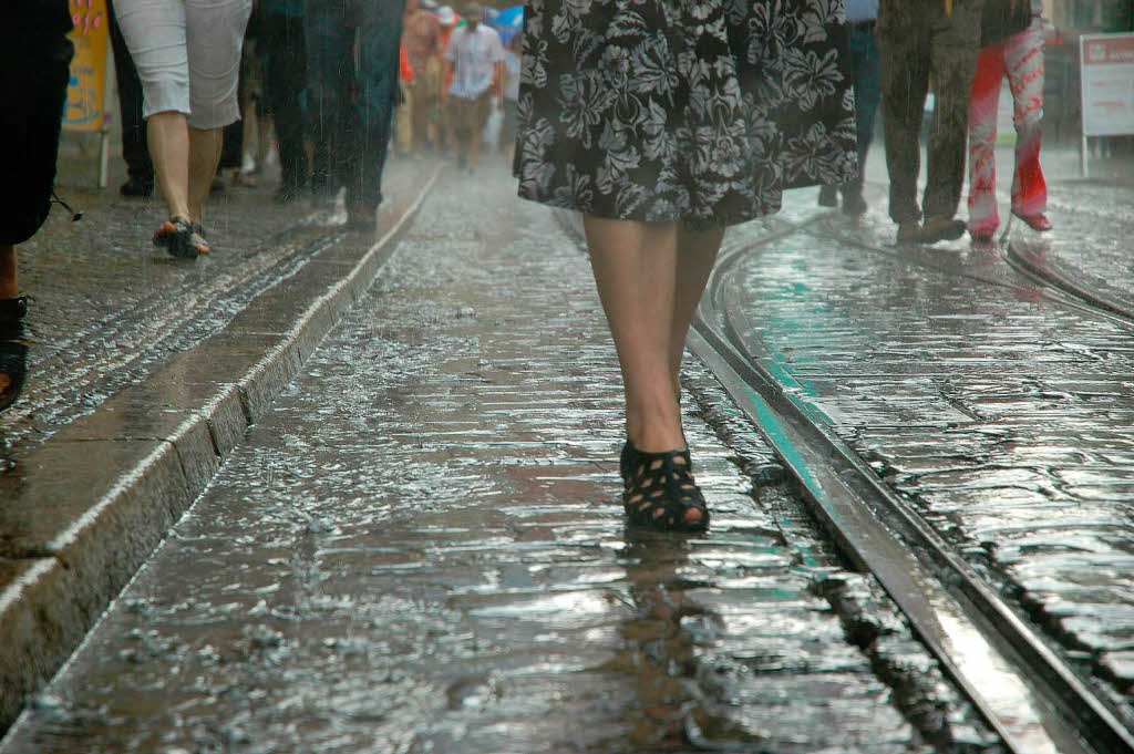 rzte-Demo in Freiburg – dem widrigen Wetter zum Trotz.