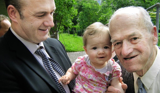 Das jngste Enkelkind von Bollschweils...er zum 90. Geburtstag zu gratulieren.   | Foto: Freyer