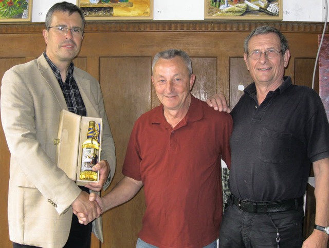 <Bildtext>Brgermeister Martin Singler...r seine wertvolle Spende</Bildtext>.   | Foto: Otmar Faller