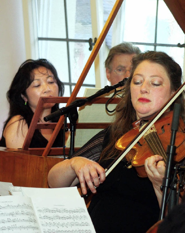 Die Pianistin Riko Fukuda, die Grnder... mit der Bratschistin Elisabeth Smalt   | Foto: Sandra Decoux-Kone