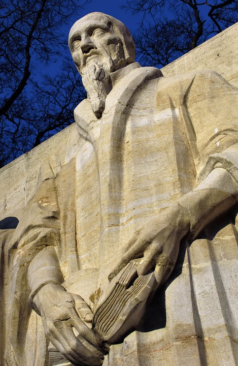 Überlebensgroß:  Jean Calvin an der Mur de la Reformation in Genf   | Foto: AFP