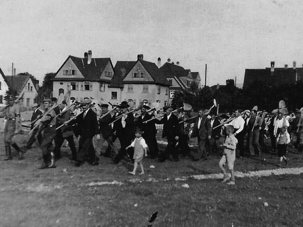 Aufmarsch zum Spatenstich am Jahnstadion am 15. Juni 1934
