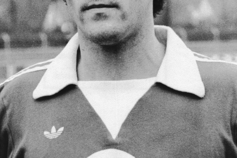 Eines der ersten Trikots des SC Freiburg mit dem Sonnenmänchen-Logo - getragen vom Spieler Siegfried Susser (Foto: Retzlaff / Archiv) Eines der ersten Trikots des SC Freiburg mit dem Sonnenmänchen-Logo - getragen vom Spieler Siegfried Susser (Foto: Retzlaff / Archiv)