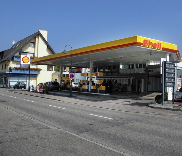 Die Tankstelle Wernet in der Neuenburger Innenstadt schliet zum 30. September.  | Foto: Alexander Anlicker