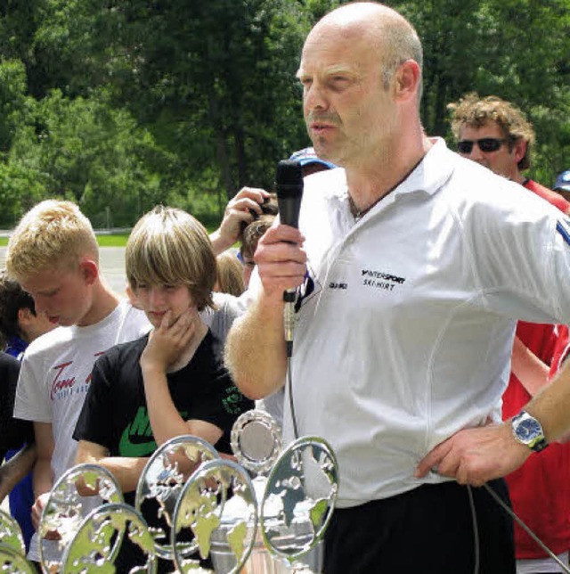 Viele  Pokale berreichte FCN-Jugendle...erner beim Jugendturnier in Neustadt.   | Foto: Privat