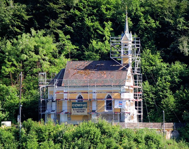 Bis zum Herbst sollen die Renovierungs...lvarienbergkapelle abgeschlossen sein.  | Foto: Paul Berger