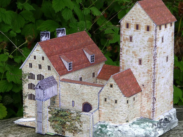 Die Aktion &#8222;Kastelburg in Not&qu...ogen fr ein Modell der inneren Burg.   | Foto: Privat
