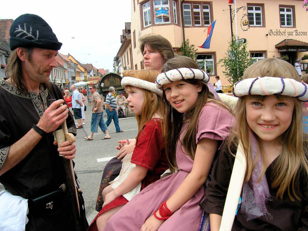 In mittelalterlicher Verkleidung macht das Altstadtfest nochmal so viel Spa.