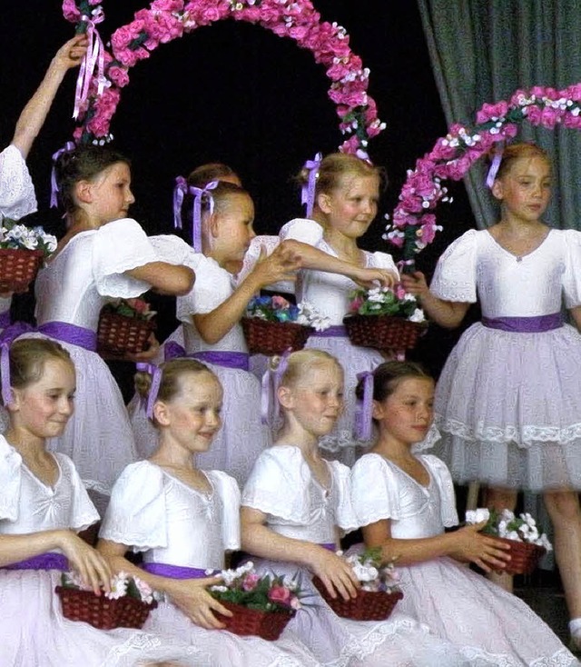 Mit Tanz und Musik begeisterten Schler der Eichendorffschule die Gste.  | Foto: sk