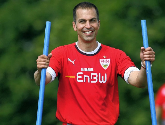 Slalomstangen als Foltergerte:  VfB-Trainer Markus Babbel   | Foto: REinhardt