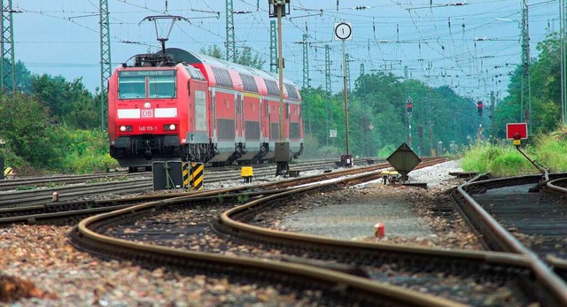 Der Ausbau der Strecke Karlsruhe-Basel ist umstritten.  | Foto: Siegfried Gollrad