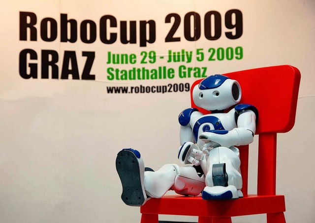 Neo heit das Maskottchen der Robocup-...rgern hat es offenbar Glck gebracht.   | Foto: TU GRAZ