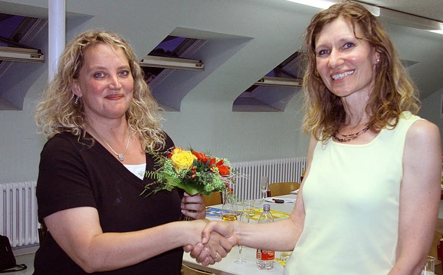 Monika Feil (rechts) dankte ihrer Stel... fr ihr Engagement im Frderverein.    | Foto: privat
