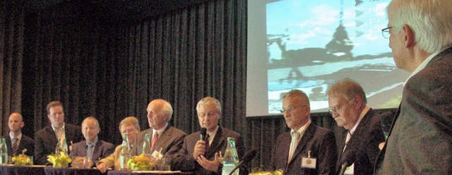 Jan Ninnemann (Hanseatic Transport Con... Moderator   Werner Prill (von links)   | Foto: SENF