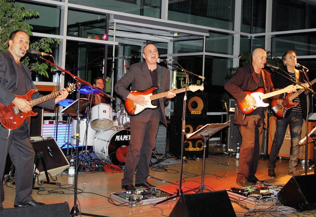 Mit vier Gitarristen aus Ihringen war ...dor  bei  der Rock-Blues-Sommernacht.   | Foto: kai kricheldorff