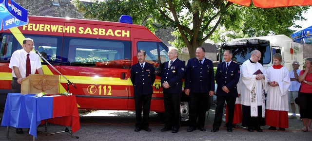 Feierliche Einweihung zweier Fahrzeuge fr Feuerwehr und DRK in Sasbach.   | Foto: Roland Vitt