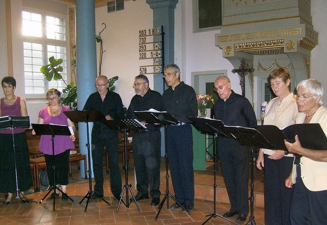 Der Chor aus den Partnerorten sang in der Dorfkirche.   | Foto: Grttinger