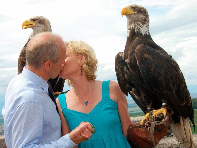 Weikopfseeadler brachten  Petra und K...die Eheringe auf die Burg Badenweiler.  | Foto: Sigrid Umiger