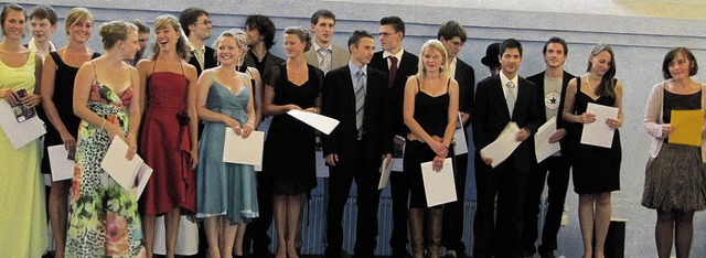 Strahlende Gesichter: Die Absolventen ...ldorfschule  nach der Zeugnisbergabe   | Foto: privat