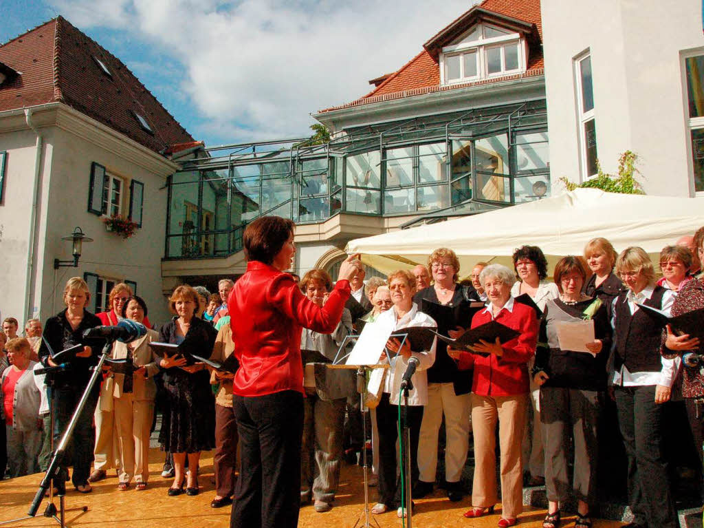 Die Chorgemeinschaft Bad Krozingen/Gee Whiz stimmten „Hoch auf dem gelben Wagen“ an Die Chorgemeinschaft Bad Krozingen/Gee Whiz stimmten „Hoch auf dem gelben Wagen“ an