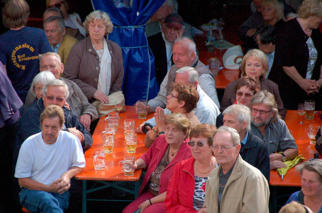 Viele Bad Krozinger feierten bei einem Bürgerempfang vor dem Rathaus mit Altbundespräsident Walter Scheel dessen 90. Geburtstag. Viele Bad Krozinger feierten bei einem Bürgerempfang vor dem Rathaus mit Altbundespräsident Walter Scheel dessen 90. Geburtstag.