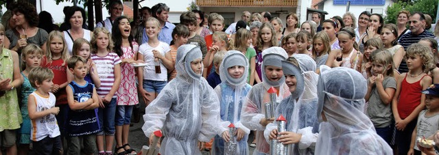 <Bildtext> Bei der Modenschau der Jech...utenlook ber den Laufsteg.</Bildtext>  | Foto: Roland Vitt