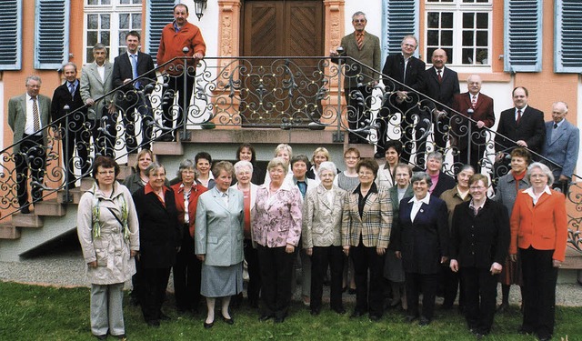 Die Sngerinnen und Snger des katholischen Kirchenchores im Jubilumsjahr.   | Foto: Privat