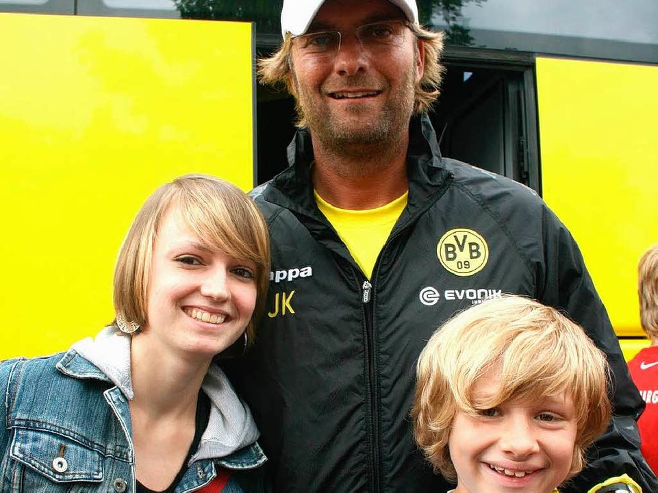 Jürgen Klopp mit seinen Fans Maren Bayer und Nici Tetzel.   | Foto: Privat