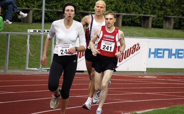 Im ersten  Lauf ber 3000 Meter ging S...itte) und  Hans Peter Kurz passiert.    | Foto: Helmut Junkel