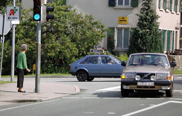 Technisch auf neuestem Stand, aber nic...ndrat die Fugngerampel  bei Hausen.   | Foto: Steinfelder